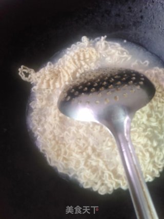 蒜蓉火鸡面小龙虾的做法步骤：5