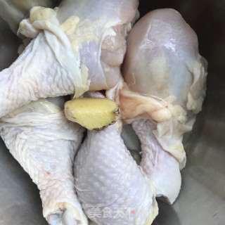 洋葱鸡块咖喱饭的做法步骤：1