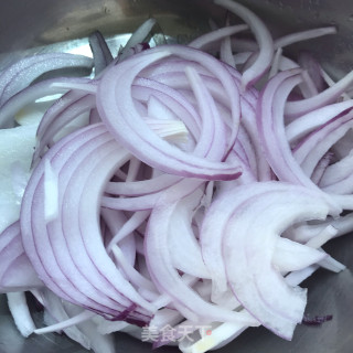 洋葱青椒炒腊肠的做法步骤：5