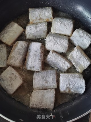 糖醋带鱼的做法步骤：4