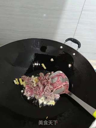 青椒炒肉丝的做法步骤：2