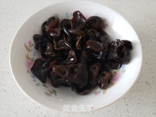 莴笋炒黑木耳的做法步骤：3