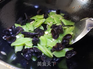 莴笋炒黑木耳的做法步骤：4