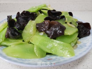莴笋炒黑木耳的做法步骤：5