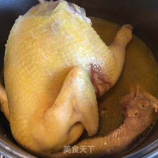墨鱼干蒸草鸡的做法步骤：1
