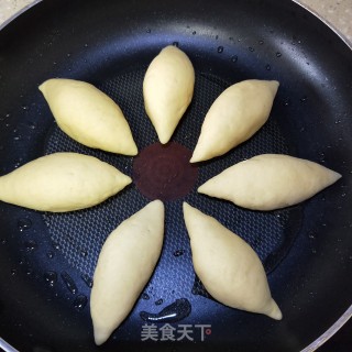 玉米面锅贴的做法步骤：9