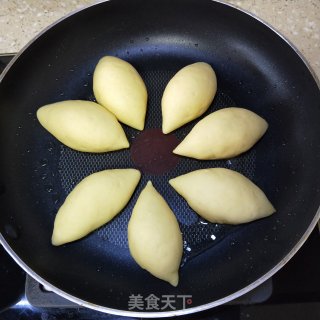 玉米面锅贴的做法步骤：10