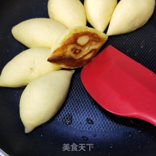 玉米面锅贴的做法步骤：11