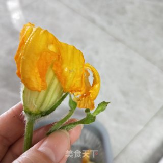 豆腐南瓜花汤的做法步骤：2