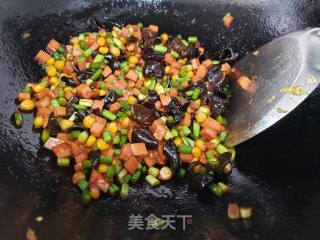 蒜苔炒火腿肠玉米粒的做法步骤：5