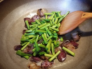 腊味炒蒜苗的做法步骤：5