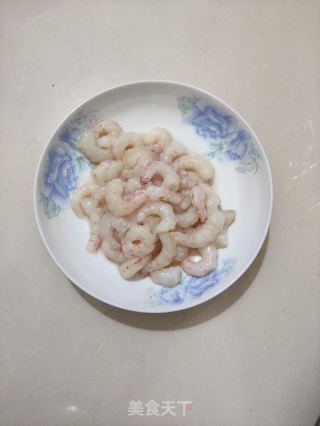 丝瓜炒虾仁的做法步骤：1