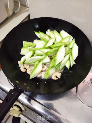 丝瓜炒虾仁的做法步骤：4