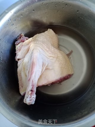 高压锅焖鸭的做法步骤：1