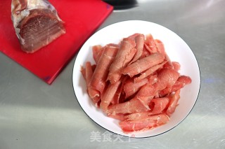 洋葱炒牛肉的做法步骤：1