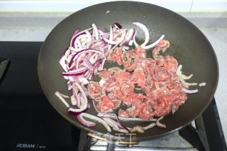 洋葱炒牛肉的做法步骤：5