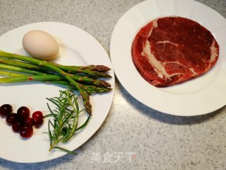 向往的生活5～香煎牛排在家做的做法步骤：1