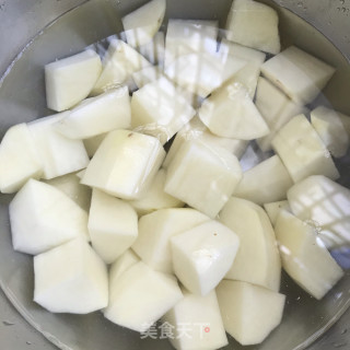 红烧牛肉炖土豆的做法步骤：3