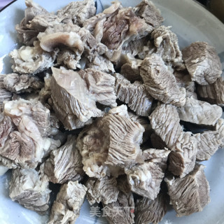 红烧牛肉炖土豆的做法步骤：4