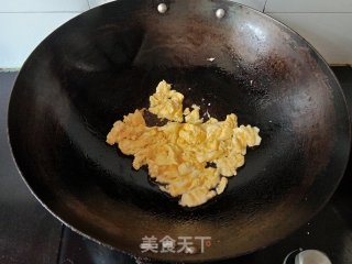 金针菇炒鸡蛋的做法步骤：2