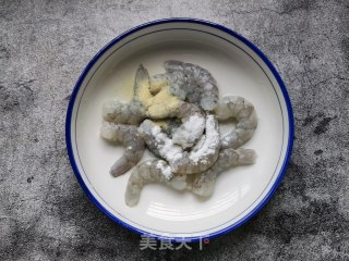 蒜蓉粉丝蒸虾仁的做法步骤：3