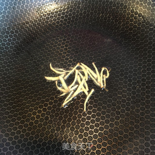 虾球炒香干芦笋的做法步骤：6