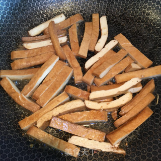 虾球炒香干芦笋的做法步骤：8