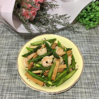 虾球炒香干芦笋的做法步骤：11