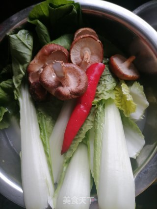 芽白菜炒香菇的做法步骤：1