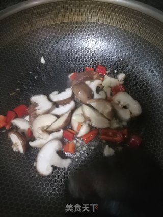 芽白菜炒香菇的做法步骤：3