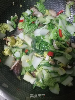 芽白菜炒香菇的做法步骤：6