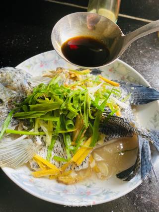 葱油石斑鱼的做法步骤：3