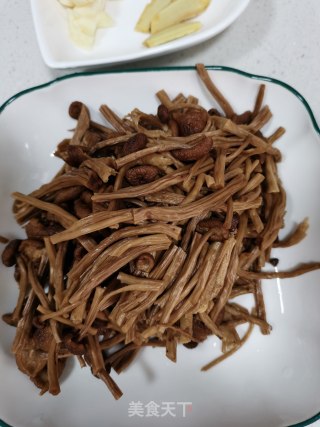 茶树菇炖肉的做法步骤：2