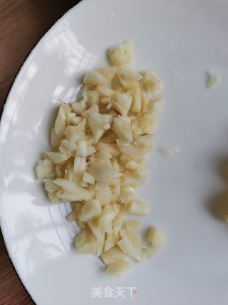 老干妈版拍青瓜的做法步骤：2