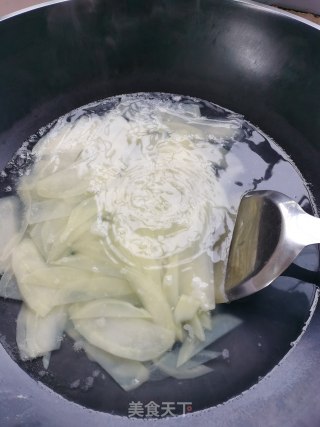 猪肉炒土豆片的做法步骤：2