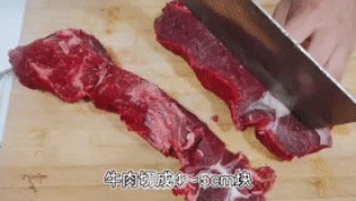 家常土豆烧牛肉的做法步骤：1