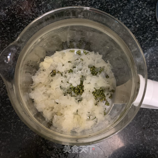 绿豆银耳羹的做法步骤：4