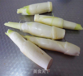 油焖茭白的做法步骤：2
