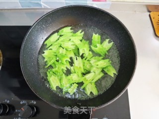 夏季下饭菜苦瓜炒牛肉❗️苦瓜爽脆牛肉滑嫩，小满节气美食的做法步骤：5