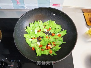 夏季下饭菜苦瓜炒牛肉❗️苦瓜爽脆牛肉滑嫩，小满节气美食的做法步骤：9