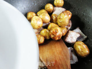 仔排烧小土豆的做法步骤：3