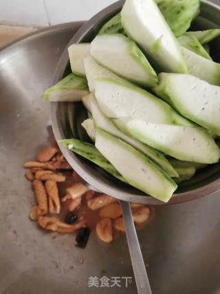 丝瓜炒鱿鱼的做法步骤：8