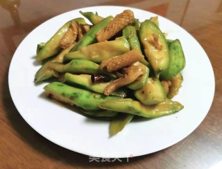 丝瓜炒鱿鱼的做法步骤：9
