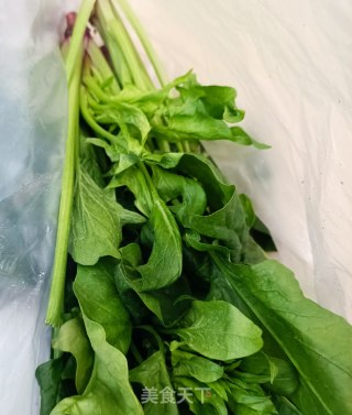 培根炒菠菜梗的做法步骤：1