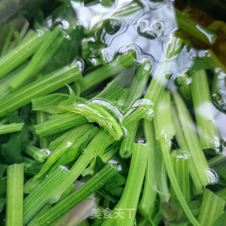 培根炒菠菜梗的做法步骤：8