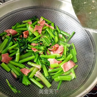 培根炒菠菜梗的做法步骤：14