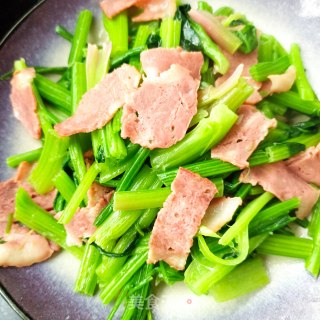培根炒菠菜梗的做法步骤：15