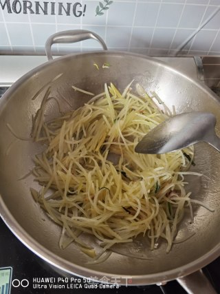 猴腿炒土豆丝的做法步骤：14