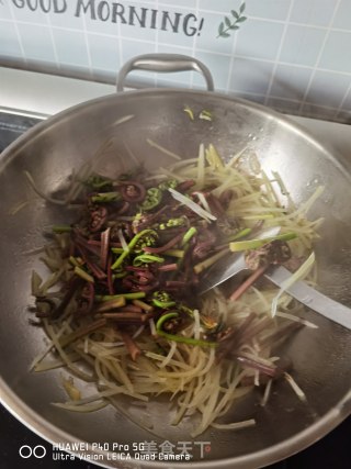 猴腿炒土豆丝的做法步骤：15