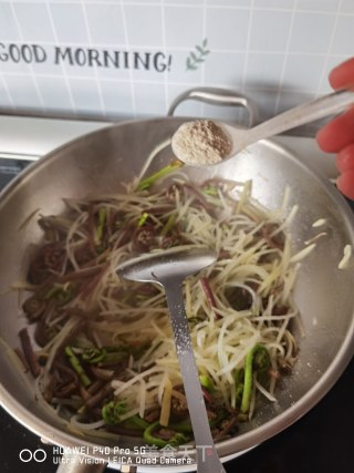 猴腿炒土豆丝的做法步骤：17